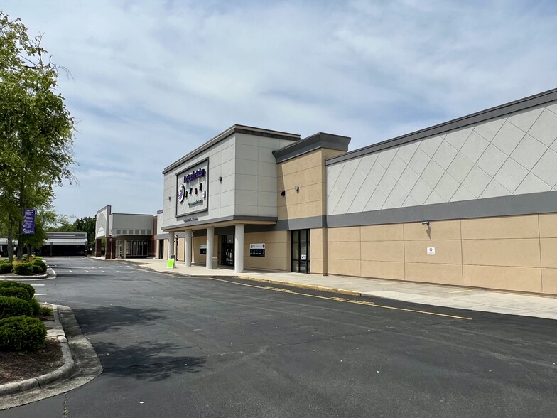 3740 S Holden Rd, Greensboro, NC for lease - Building Photo - Image 3 of 15
