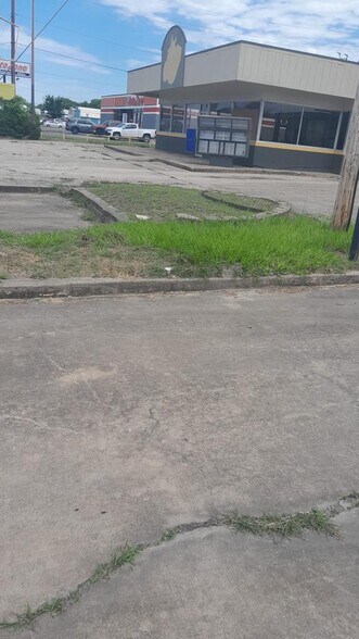 606 N Mechanic St, El Campo, TX for sale - Primary Photo - Image 1 of 7