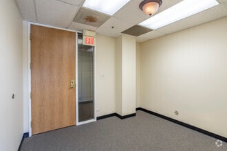 1655 N Arlington Heights Rd, Arlington Heights, IL for lease Interior Photo- Image 2 of 5
