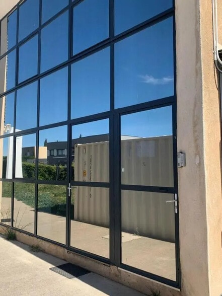 Office in Éguilles for lease - Building Photo - Image 2 of 9