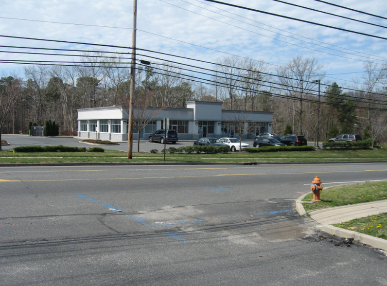 4070 Asbury Ave, Tinton Falls, NJ à louer - Photo du bâtiment - Image 1 de 2