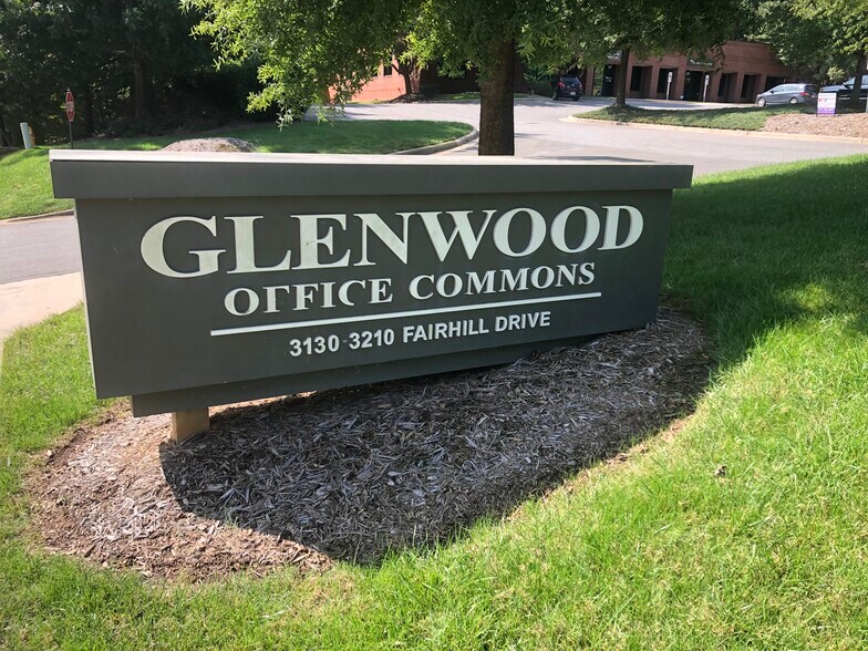 3210 Fairhill Dr, Raleigh, NC à vendre - Photo du bâtiment - Image 3 de 25