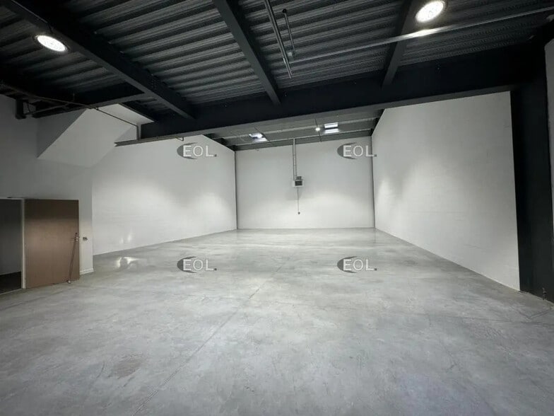 Flex in Corbeil-Essonnes for lease - Interior Photo - Image 2 of 16