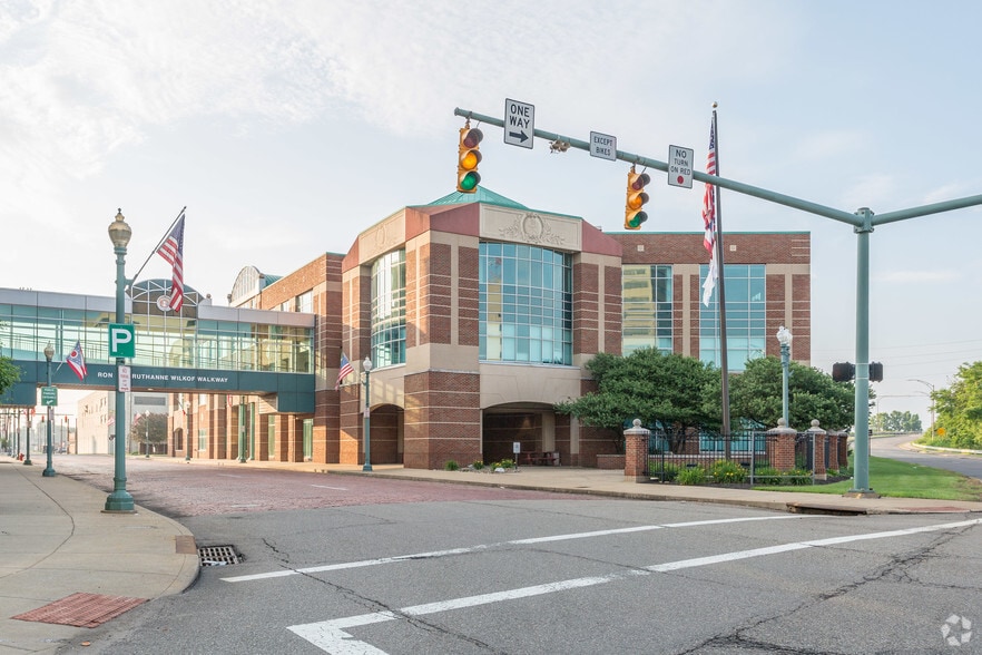 400 3rd St SE, Canton, OH à louer - Photo principale - Image 1 de 17