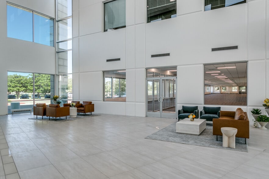 4200 Regent Blvd, Irving, TX for lease - Lobby - Image 2 of 8