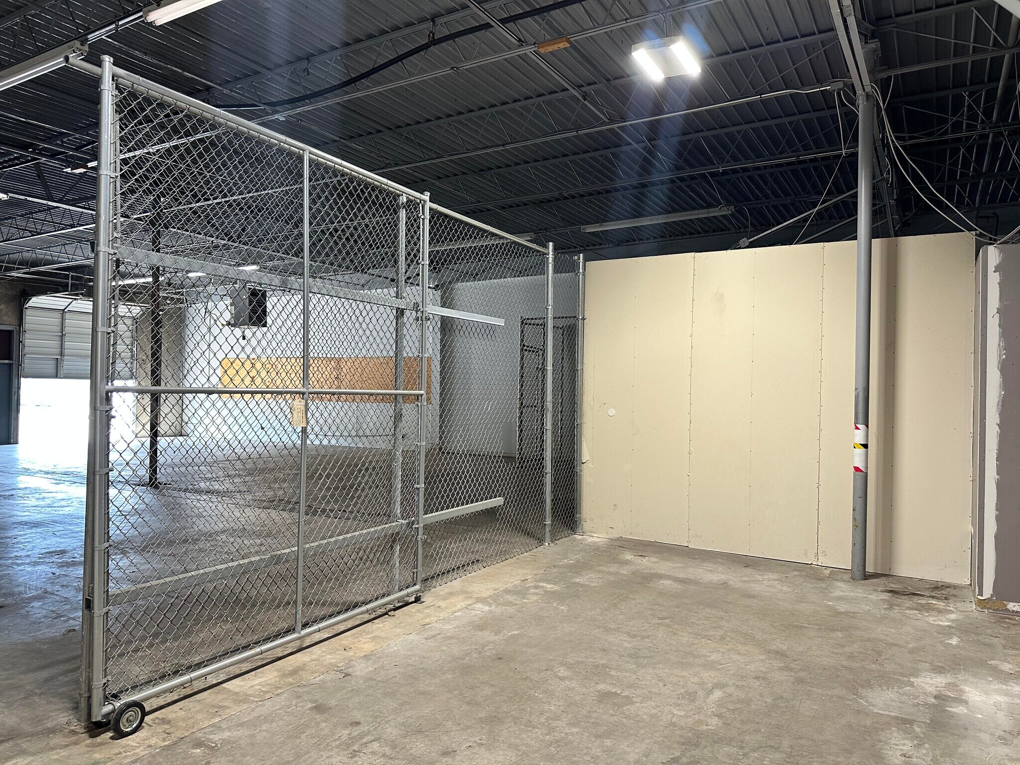 2702-2720 SE Loop 820, Fort Worth, TX for lease Interior Photo- Image 1 of 18