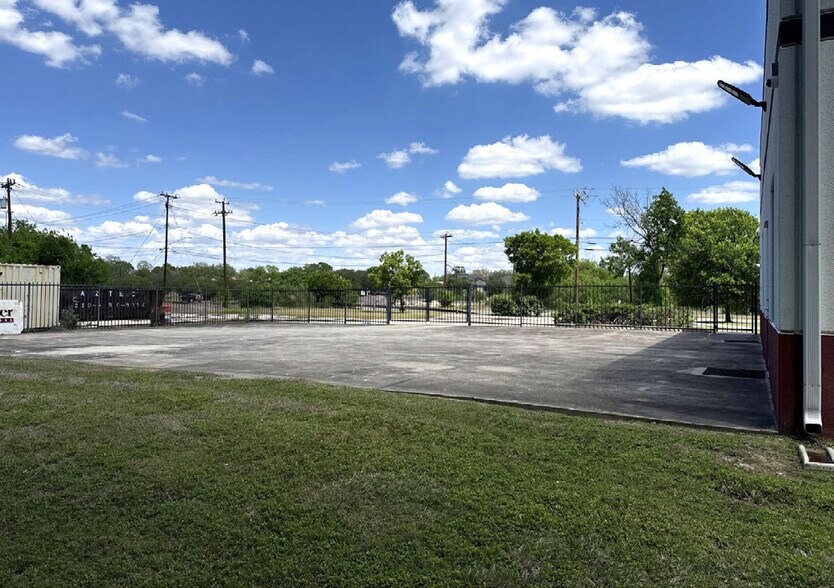 12831 Oconnor Rd, San Antonio, TX à vendre - Photo du bâtiment - Image 2 de 10