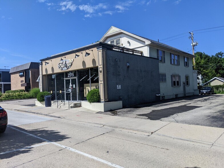 2515 Far Hills Ave, Oakwood, OH à vendre - Photo du bâtiment - Image 2 de 28