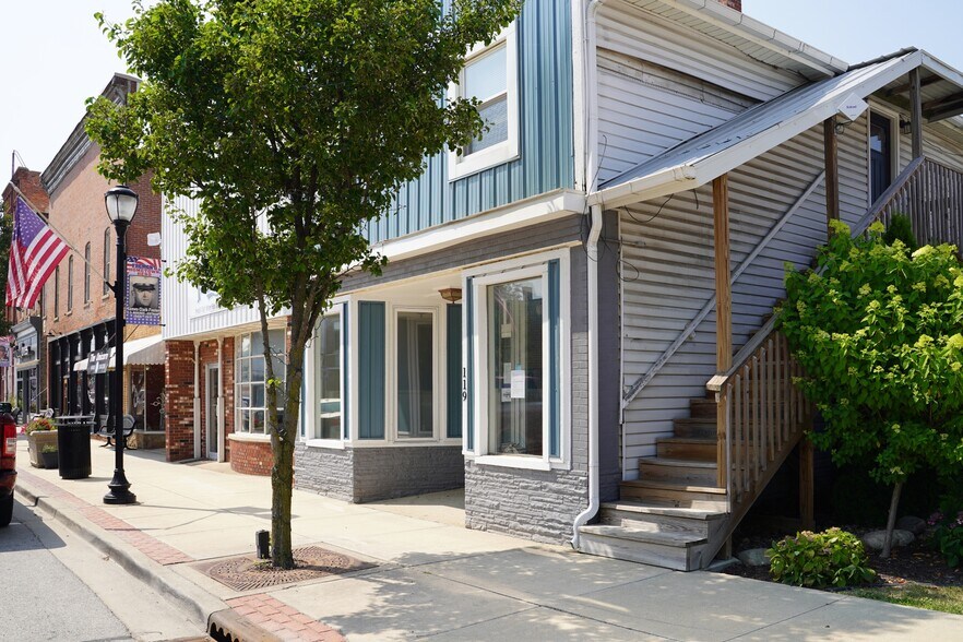 119 E Toledo St, Fremont, IN à louer - Photo du bâtiment - Image 2 de 7