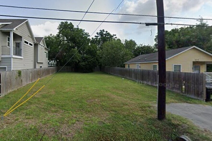 5215 Nichols St, Houston, TX à vendre - Photo du bâtiment - Image 2 de 3
