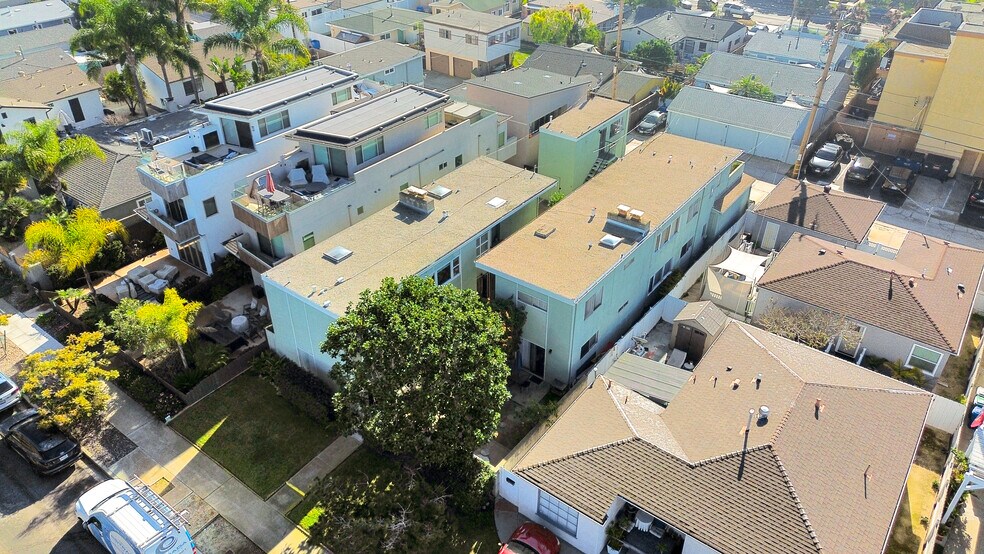 827 Opal St, San Diego, CA à vendre - Photo du bâtiment - Image 3 de 9