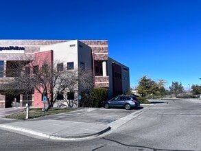 9900 Covington Cross Dr, Las Vegas, NV à vendre Photo intérieure- Image 1 de 11