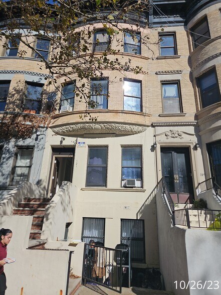 521 W 150th St, New York, NY à vendre - Photo du bâtiment - Image 1 de 1