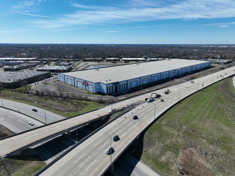 4000 Commercial Ave, Northbrook, IL à louer - Photo du bâtiment - Image 3 de 6