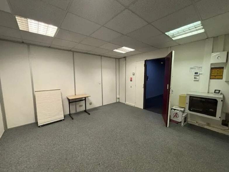 Office in Aix-en-Provence for lease - Interior Photo - Image 3 of 7