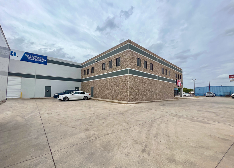 3940 N Panam Expy, San Antonio, TX for lease - Building Photo - Image 2 of 8