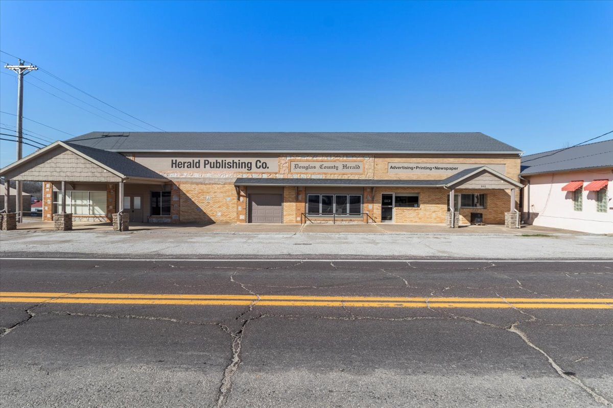 302 E Washington Ave, Ava, MO à vendre Photo du bâtiment- Image 1 de 39