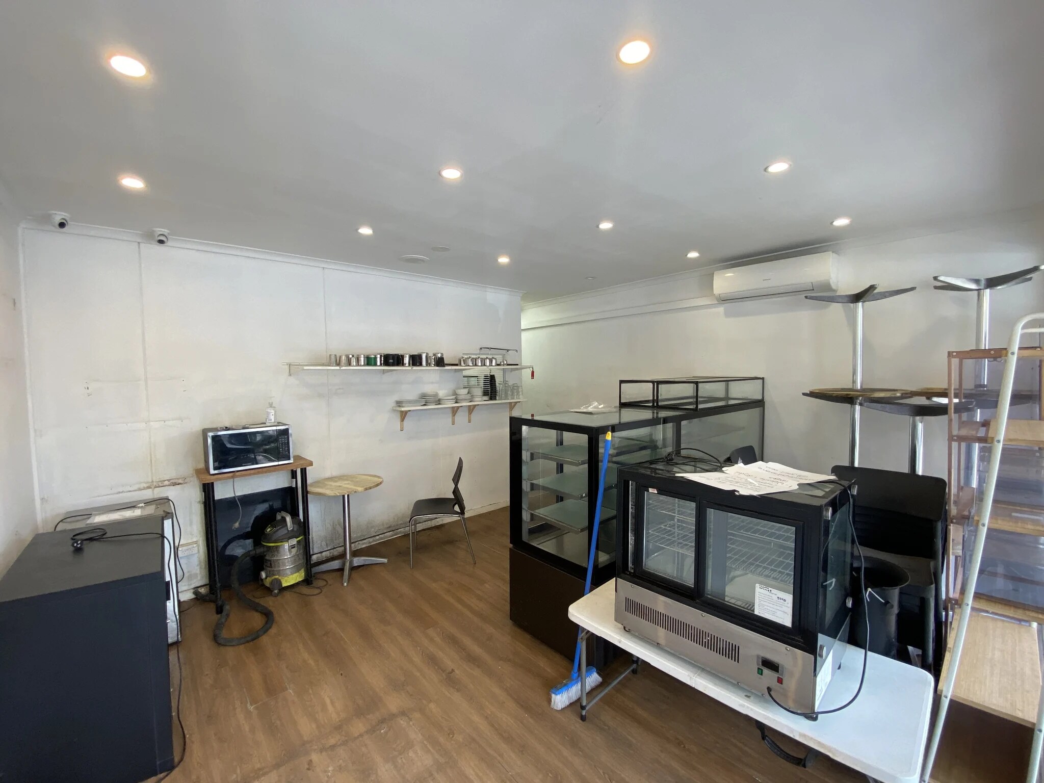 9 Oaks Ave, Dee Why for lease Interior Photo- Image 1 of 5