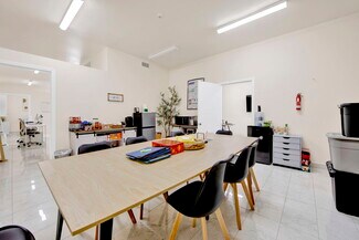 Plus de détails pour 7831 Foothill Blvd, Sunland, CA - Commerce de détail à vendre