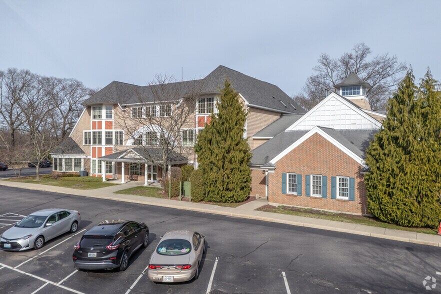 227 Centerville Rd, Warwick, RI à louer - Photo du bâtiment - Image 2 de 6