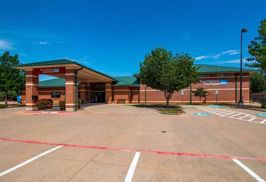 8521 Davis Blvd, North Richland Hills, TX for sale - Building Photo - Image 2 of 6
