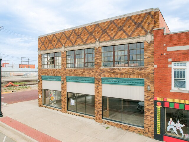 200 W Grand Ave, Ponca City, OK à vendre - Photo du bâtiment - Image 1 de 27