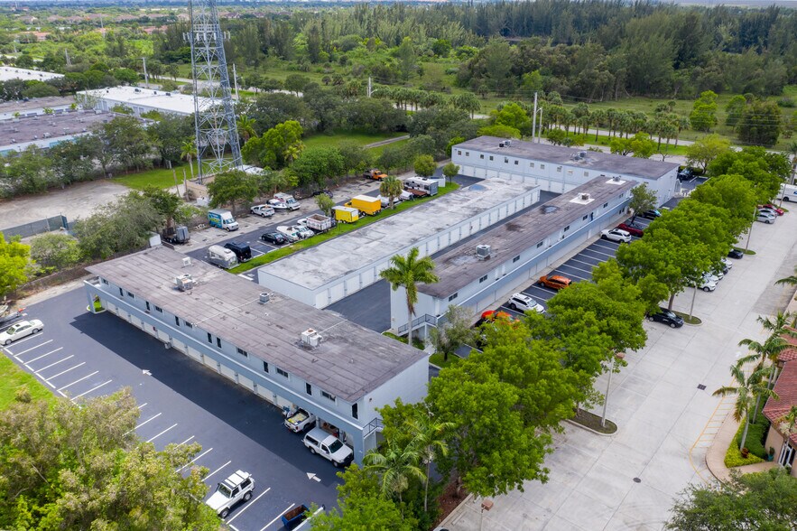 4700 N Hiatus Rd, Sunrise, FL à louer - Photo du bâtiment - Image 2 de 8