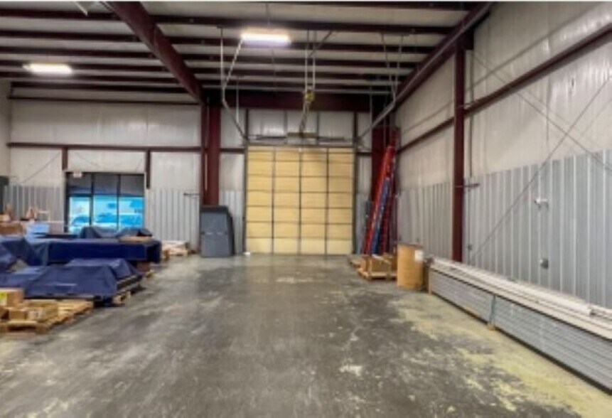 1532 N Commercial, Nixa, MO à louer - Photo du bâtiment - Image 3 de 7