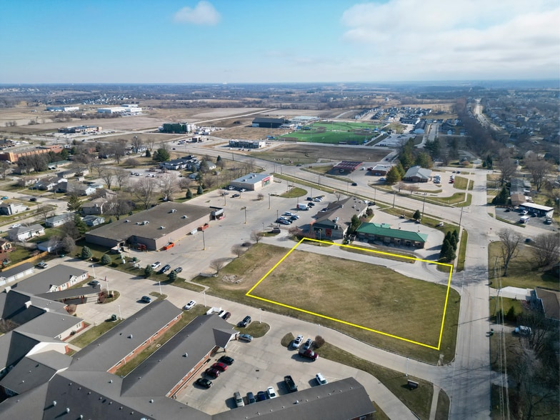 2220 Sunset Drive, Norwalk, IA à vendre - Photo du bâtiment - Image 2 de 2