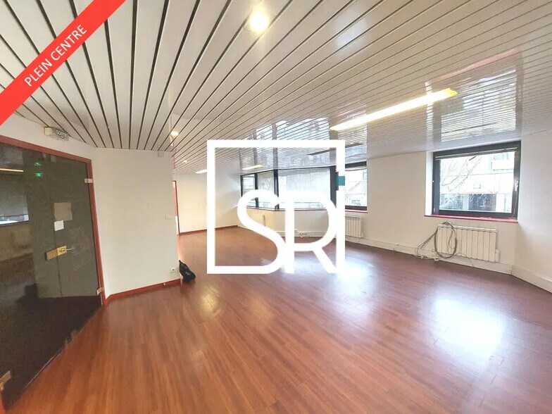 Bureau dans Clermont-Ferrand à vendre - Photo du bâtiment - Image 3 de 10