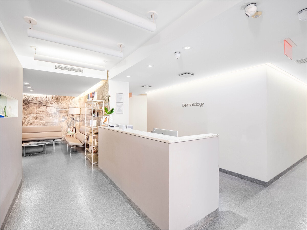 911 Park Ave, New York, NY 10021 - Unit 1A - - Interior Photo - Image 1 of 7