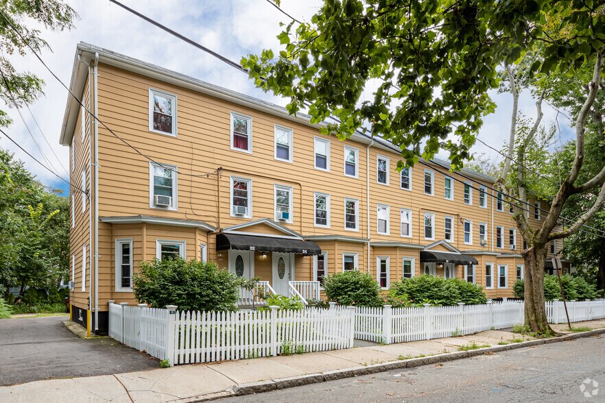 22-32 Cogswell Ave, Cambridge, MA à vendre - Photo principale - Image 1 de 1