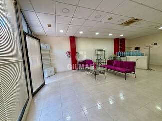 Plus de détails pour Multi-résidentiel à vendre