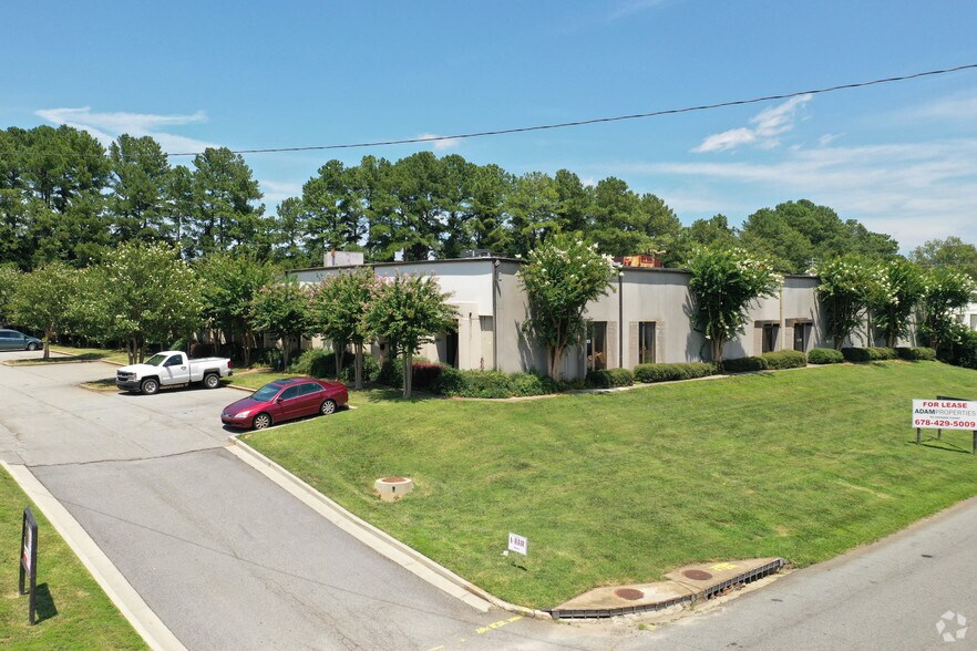 6433-6435 Warren Dr, Norcross, GA à louer - Photo du bâtiment - Image 1 de 3