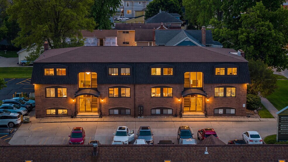 250 N Main St, Crown Point, IN à vendre - Photo du bâtiment - Image 2 de 52