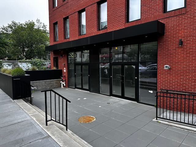 669 Bergen Ave, Jersey City, NJ à louer - Photo du bâtiment - Image 3 de 10