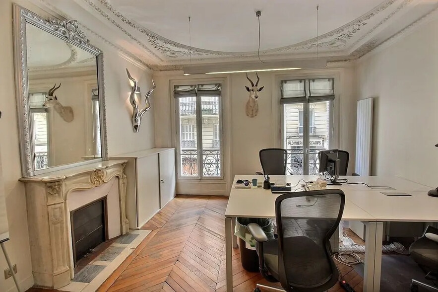 Office in Paris for sale - Interior Photo - Image 1 of 9