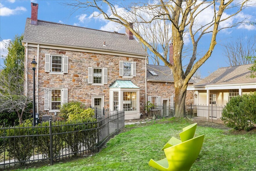 1 E Mill Rd, Long Valley, NJ à vendre - Photo du bâtiment - Image 2 de 16