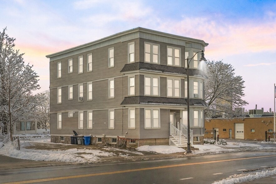 412 Cabot St, Beverly, MA for sale - Primary Photo - Image 1 of 39