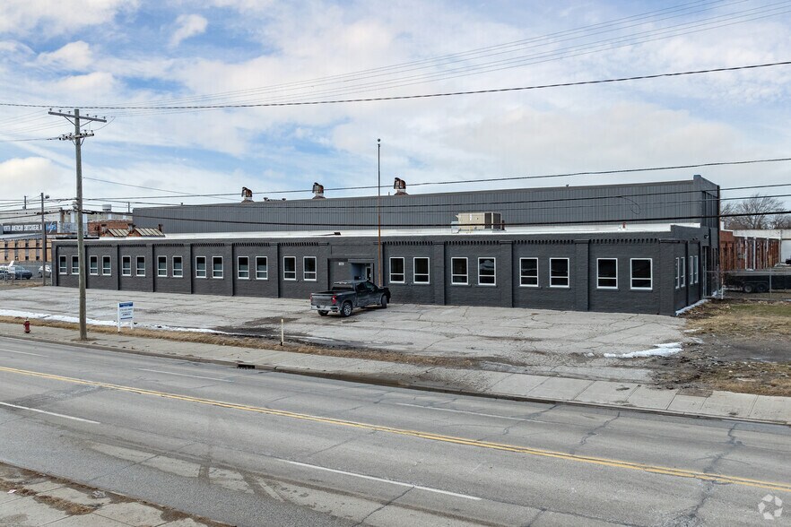 12500 Berea Rd, Lakewood, OH à louer - Photo principale - Image 1 de 7