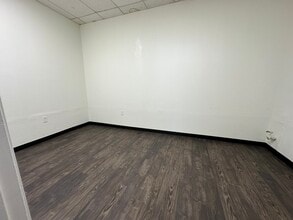 17503-17587 Imperial Valley Dr, Houston, TX for lease Interior Photo- Image 2 of 3