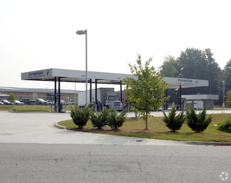 2521 Empire Dr, Winston-Salem, NC à vendre - Photo du bâtiment - Image 2 de 3