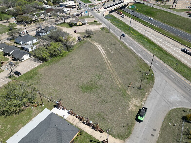 205/207/209/211 Cedar St, Cedar Hill, TX à vendre - Photo du bâtiment - Image 2 de 2