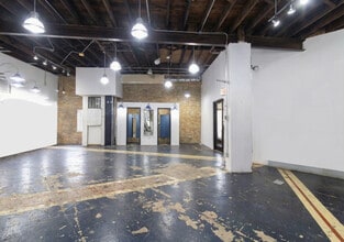 2950 W Fullerton Ave, Chicago, IL for lease Interior Photo- Image 2 of 30