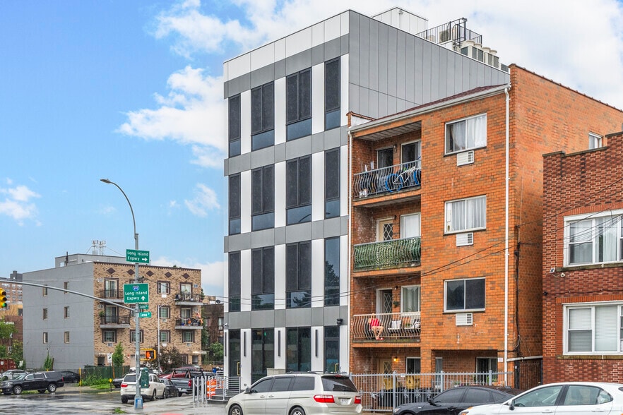 11072 Corona Ave, Flushing, NY for lease - Building Photo - Image 2 of 4