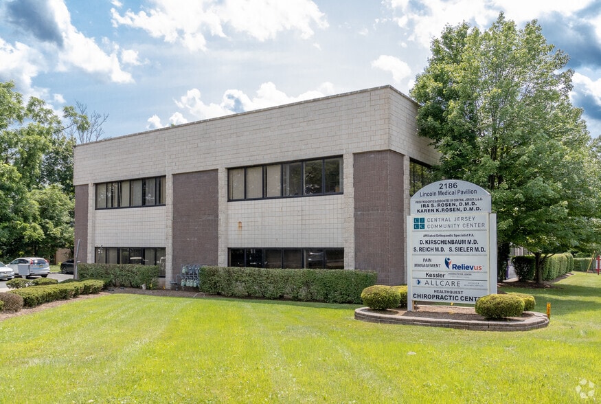 2186 N Rt 27, North Brunswick, NJ for lease - Building Photo - Image 1 of 7
