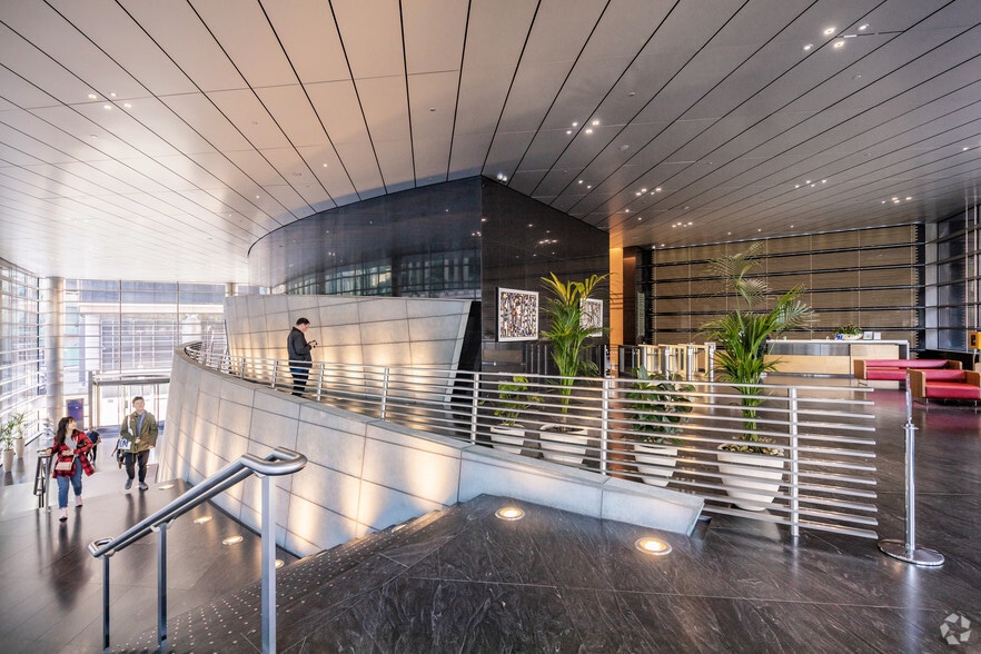 10 Exchange Sq, London for lease - Lobby - Image 2 of 4