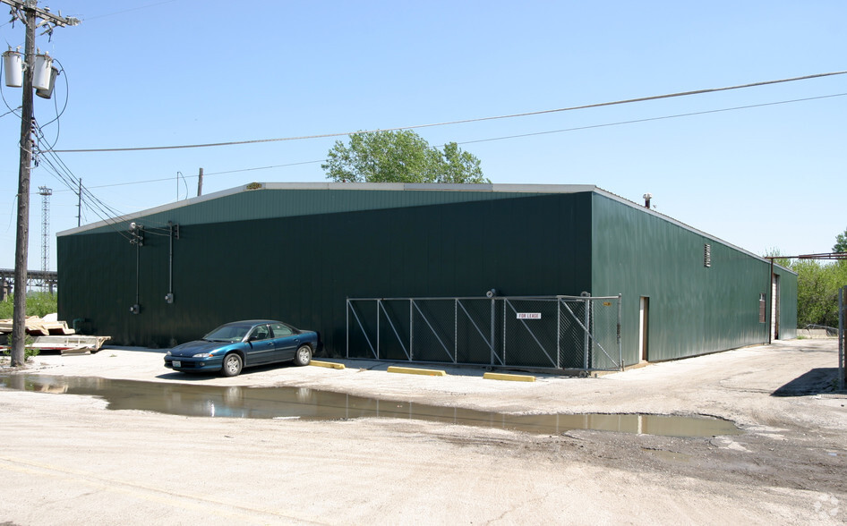 3357 Harvester Rd, Kansas City, KS for lease - Building Photo - Image 2 of 4