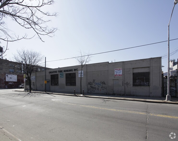 209 Morgan Ave, Brooklyn, NY à louer - Photo du bâtiment - Image 3 de 5