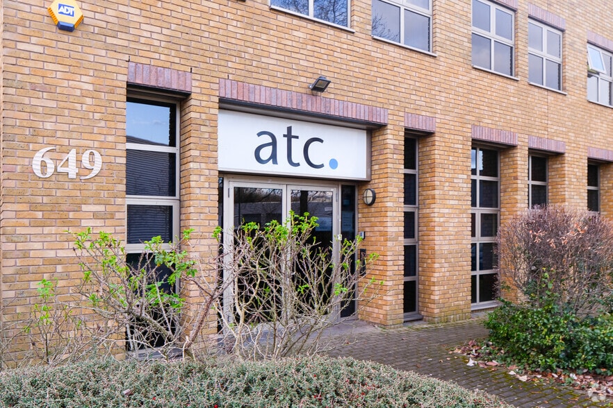 649 River Gdns, Feltham for lease - Building Photo - Image 3 of 5